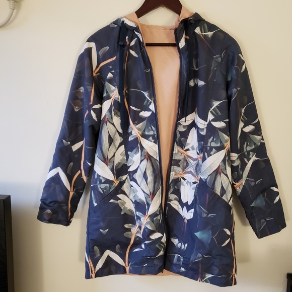 Two sided  Windbreaker with a floral pattern - Picture 6 of 8
